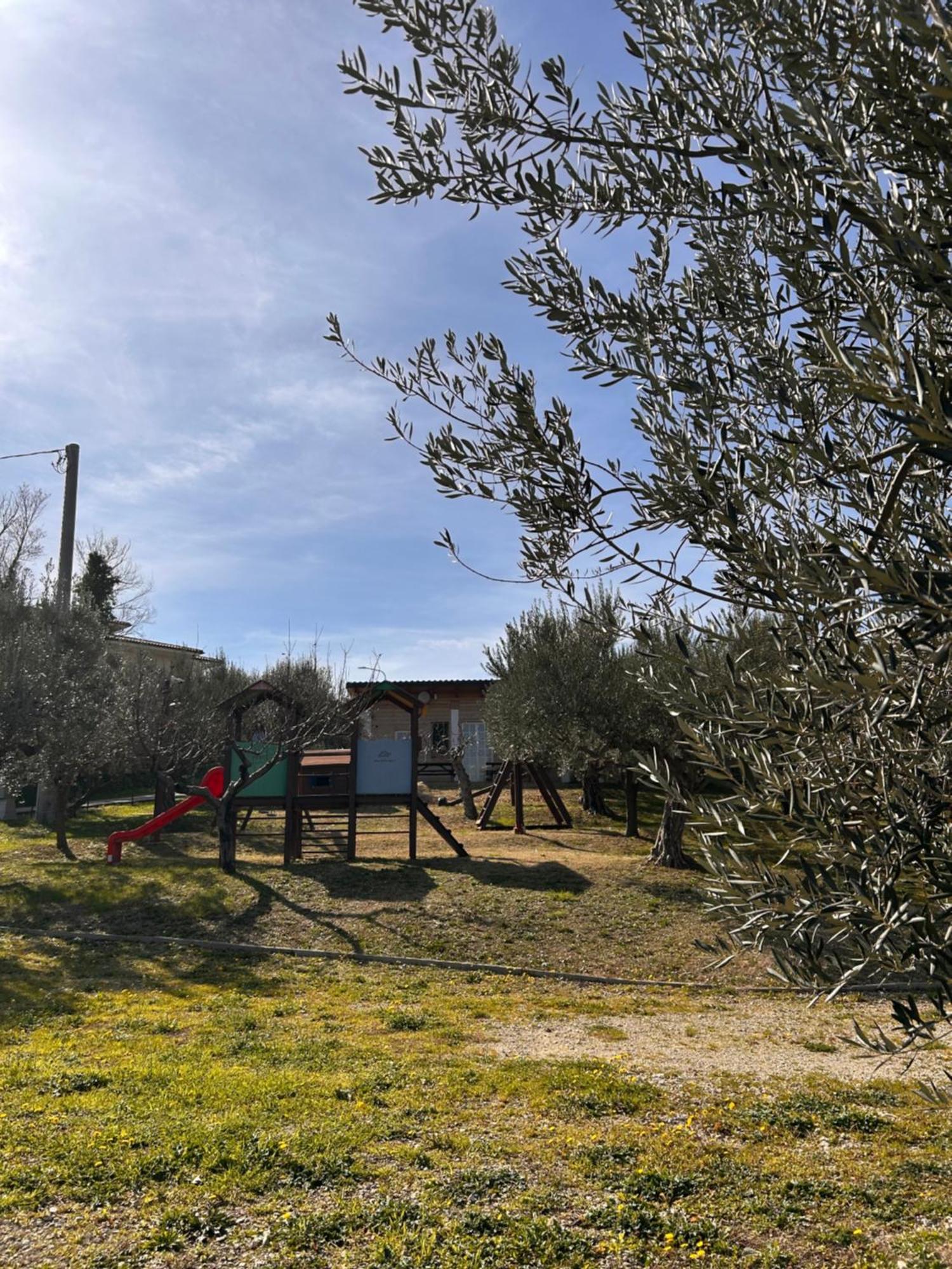 oasi macerina Villa Alanno Exterior foto